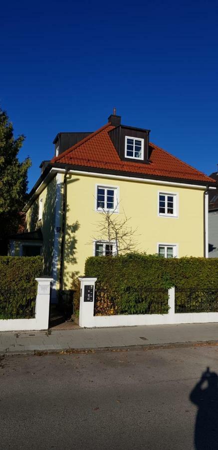 Helle Und Ruhige Dachgeschosswohnung Munich Exterior photo